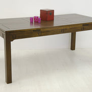 Extendable dining table