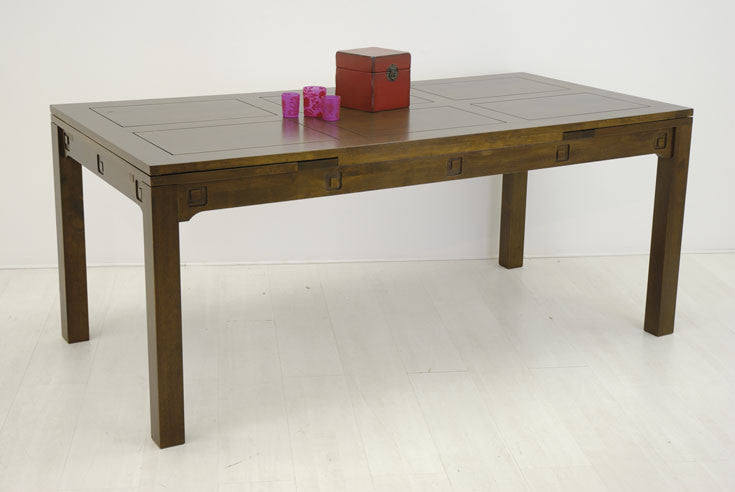 Extendable dining table