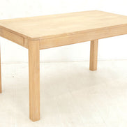 Extendable dining table