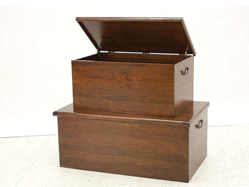 Simple chest in hevea (sold separately)