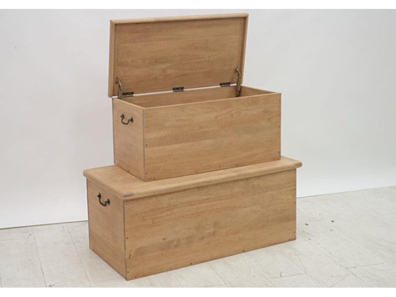 Simple chest in hevea (sold separately)
