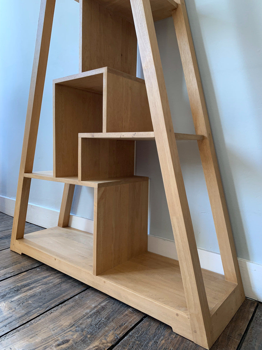 Triangular bookshelf