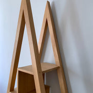Triangular bookshelf