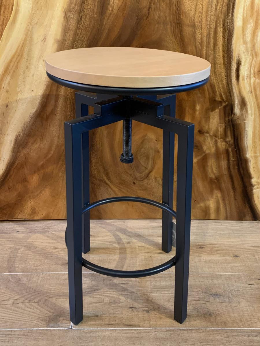 Bar stool with adjustable height