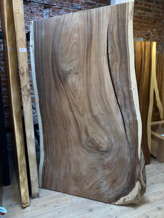 Acacia slab with natural edges