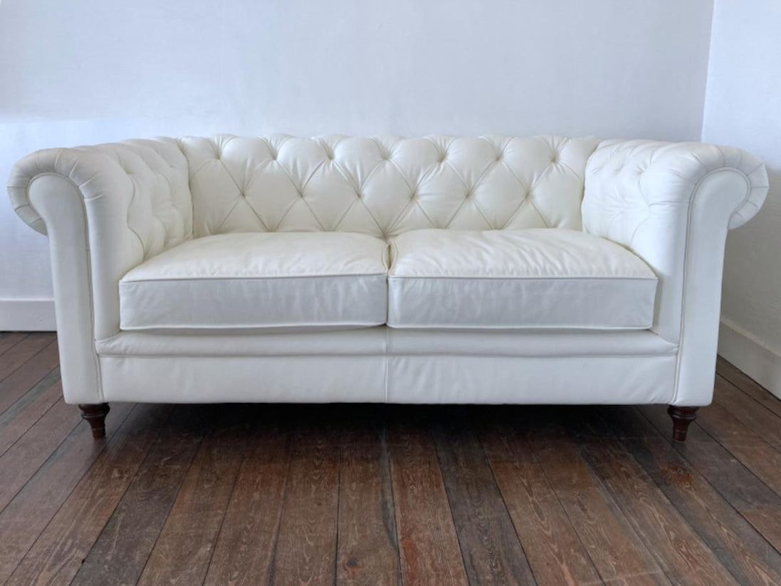 White leather 2 seat sofa CHESTERFIELD (31300)