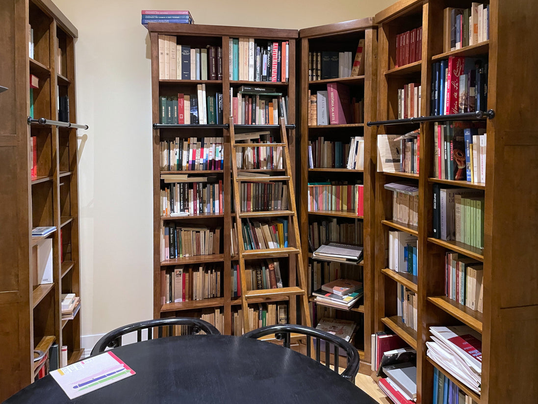 Modular corner bookcase
