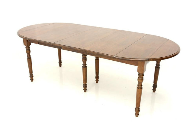 Dining table with extensions (Up to 226 cm long)
