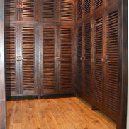 02351 | Dressing room in teak wood