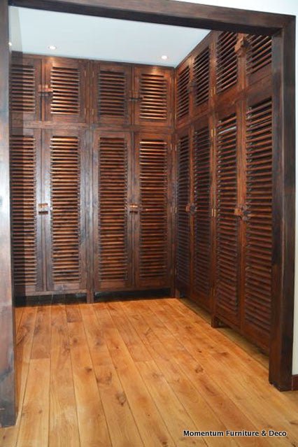 02351 | Dressing room in teak wood