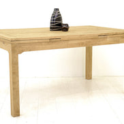 Extendable dining table