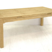 Extendable dining table