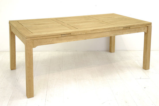 Extendable dining table