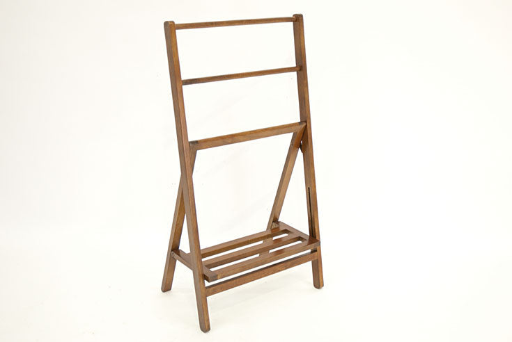 Folding towel hanger