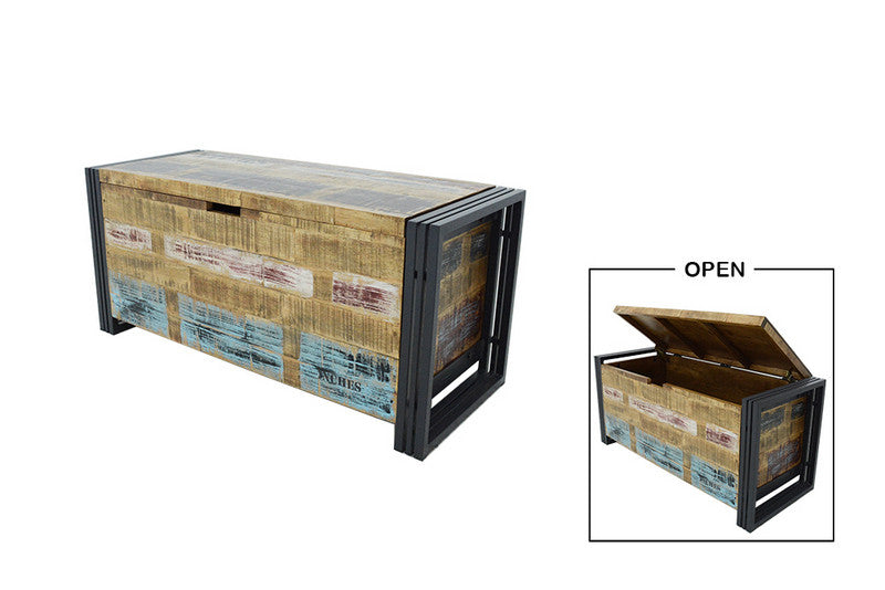 Chest in solid wood and metal