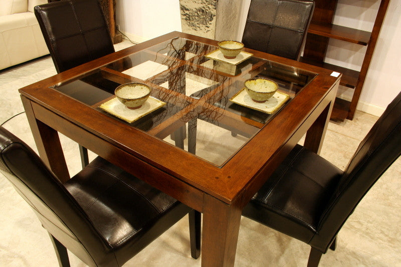 Squared dining table with glass top on an elegant lattice