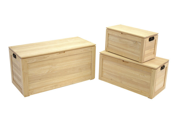 Chest in hevea wood