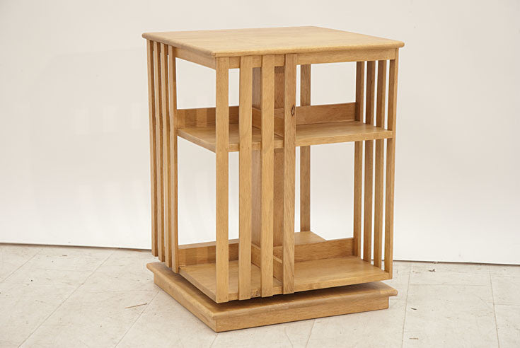 Revolving bookshelf with 2 shelves