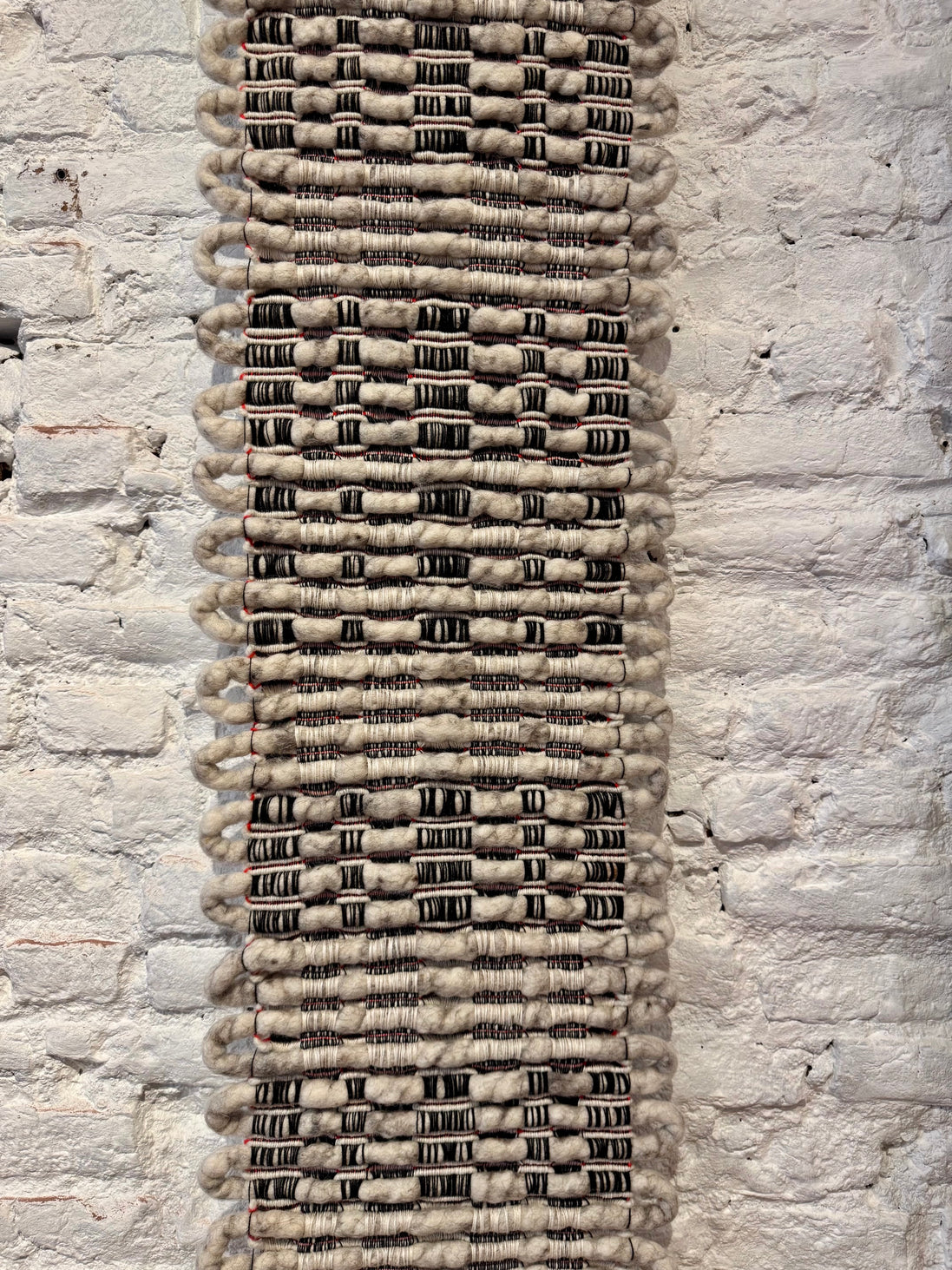 Feutré.e : Handwoven textiles 190 x 35 cm