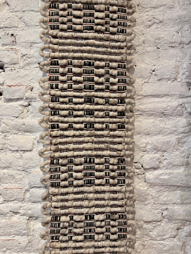 Feutré.e : Handwoven textiles 190 x 35 cm