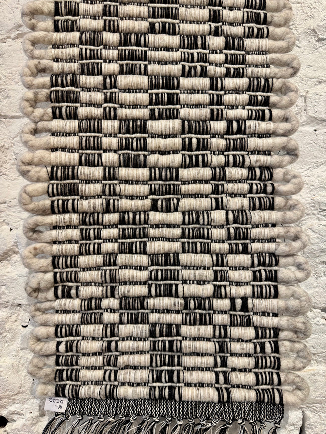 Feutré.e : Handwoven textiles 130 x 35 cm